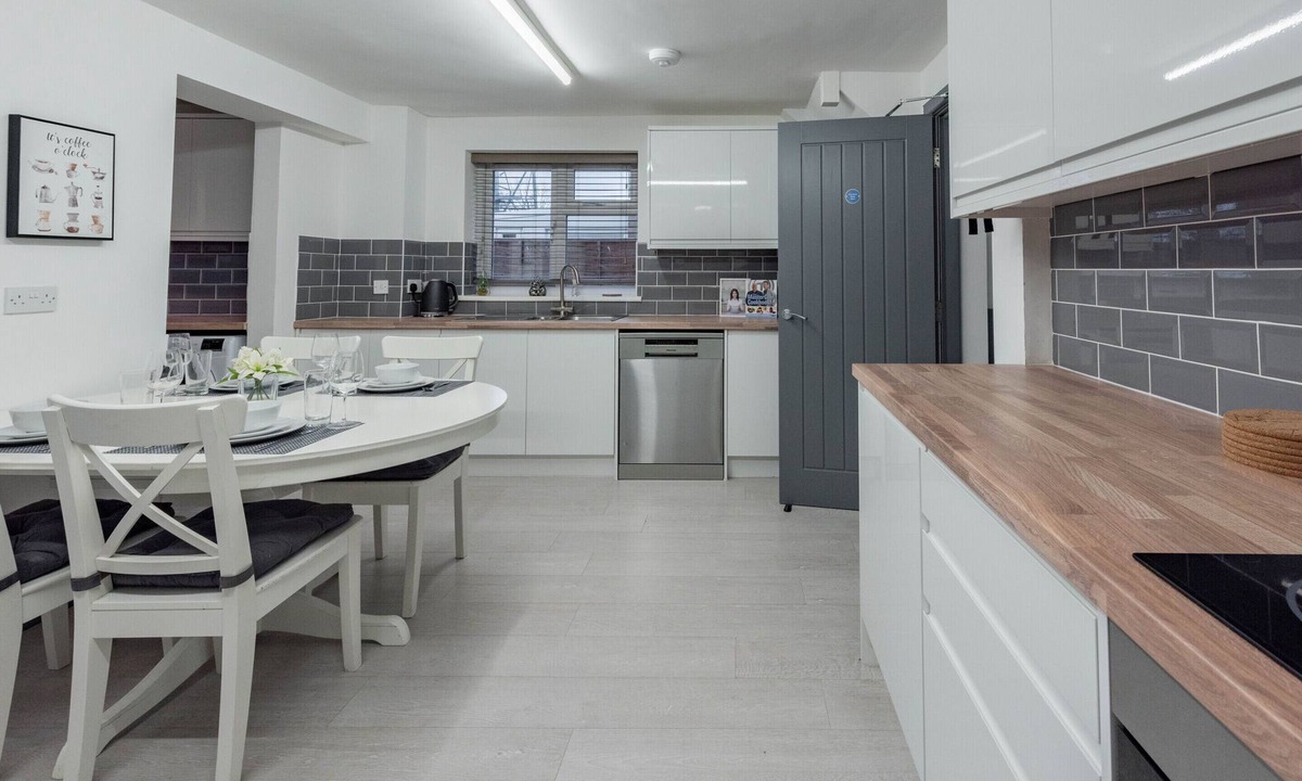 Renhold House | Modern 5 Bed House Perfect For Contractors