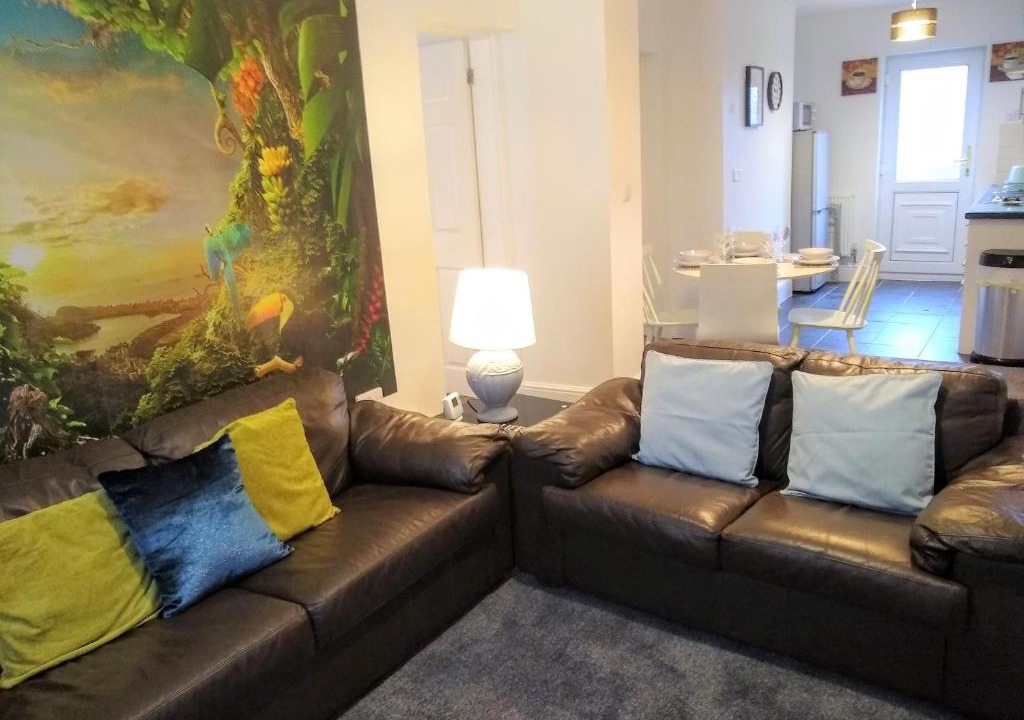 St Helens Apartment | Modern comfy 2-Bedroom flat in St Helens