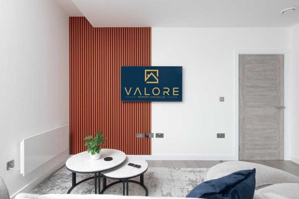 Bletchley Apartment | Modern Flat with Parking - Last Min Deals Available
