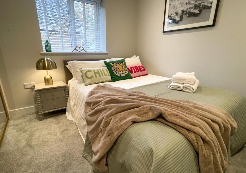 Arbury House | Modern New-Build 1 Bed House Near Science Parks