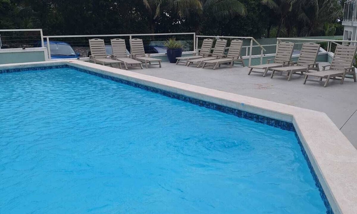 Westwind Condo | Modern Oceanview 2BR Condo w/Pool & Steps to Beach