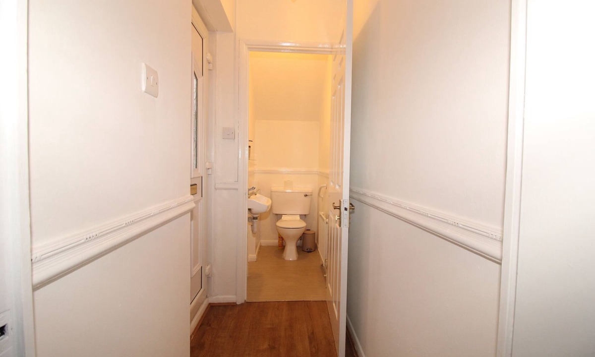 North End House | Modern | Spacious 3BR House | Sleeps 10 | Parking | Garden | Near London Links