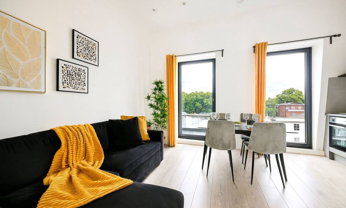 Ealing Apartment | Modern Spacious Flat w/Balcony | Ealing Broadway, 15min Central