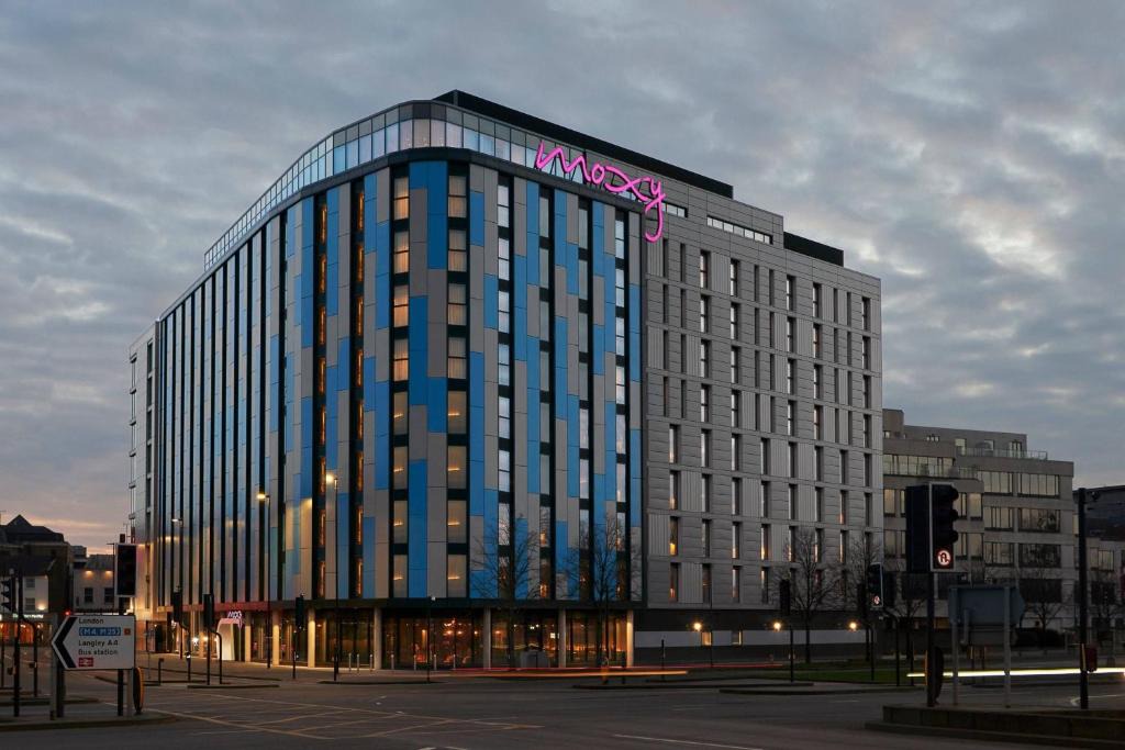 Slough Hotel | Moxy Slough