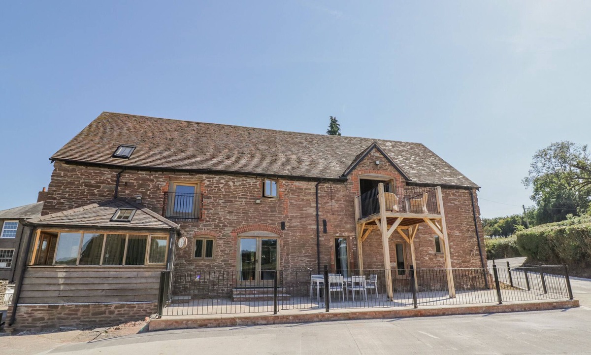 Hay-on-Wye Cottage | MUNDERFIELD MILL, pet friendly, with open fire in Bishop's Frome