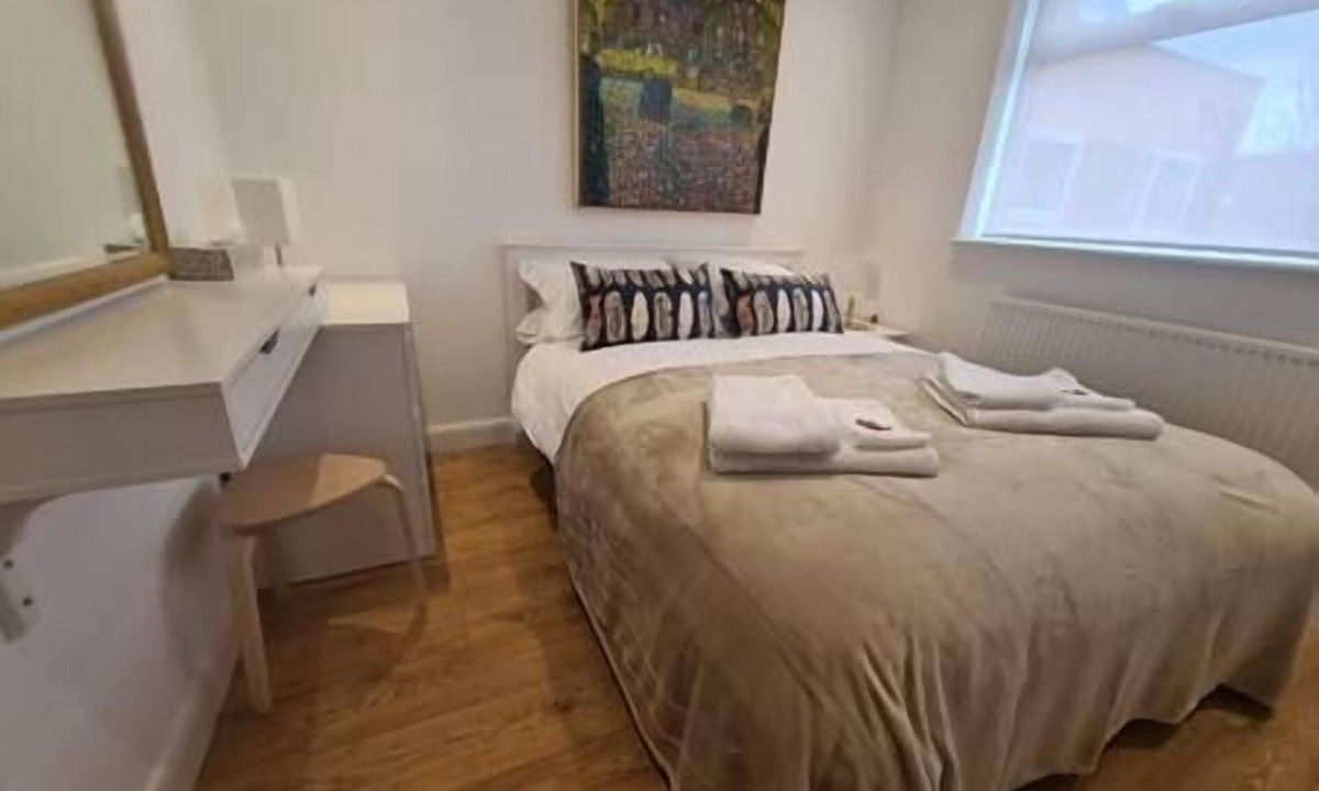 Luton Apartment | Neon Heights 2 bed Luton town centre
