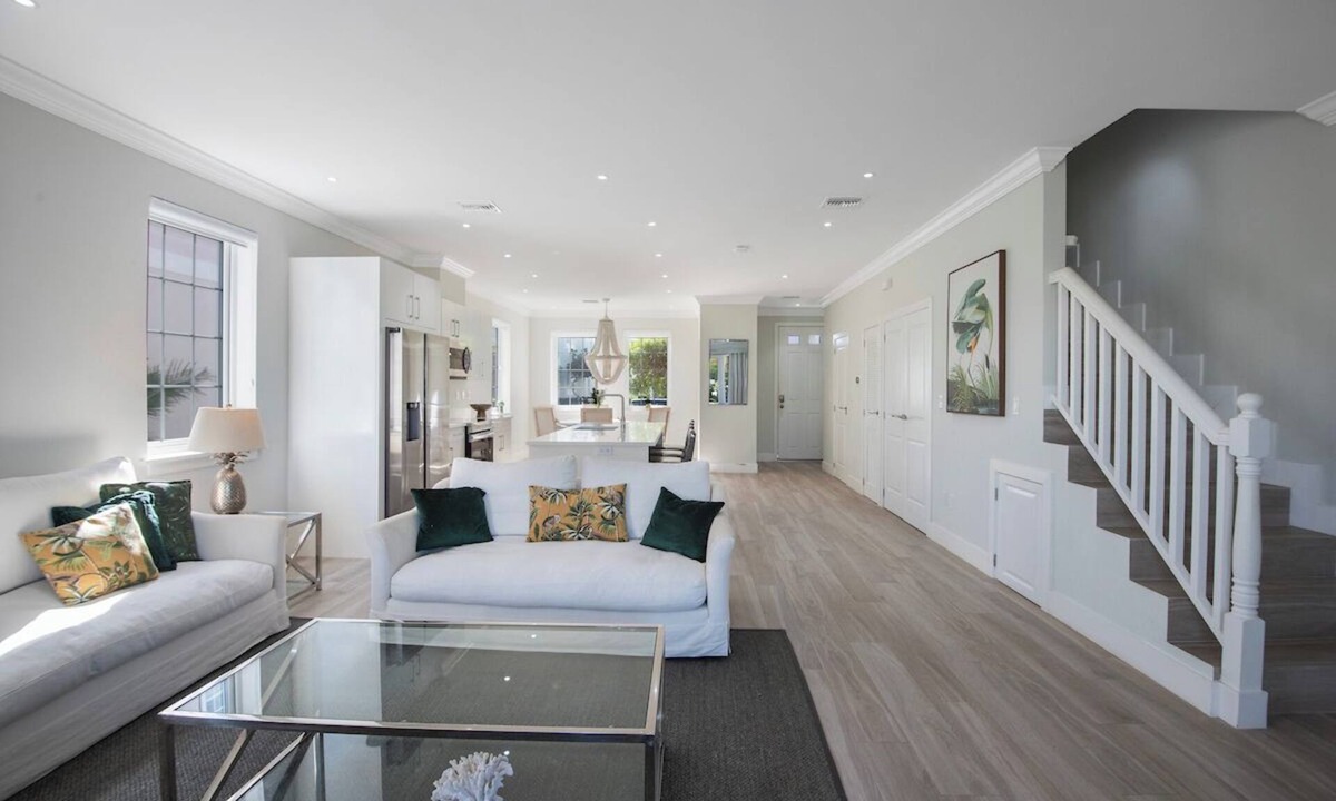 Palm Cay House | New 4 Bedroom, just 60 steps from the Beach and Pool in Gated Community