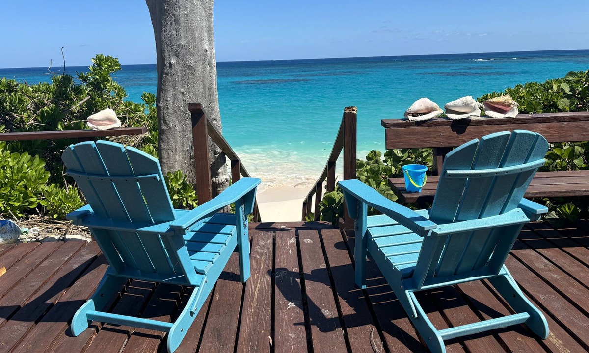 Hope Town House | New Beachfront 4BR 3BA Luxury Home/Walk to Town & Private Dock