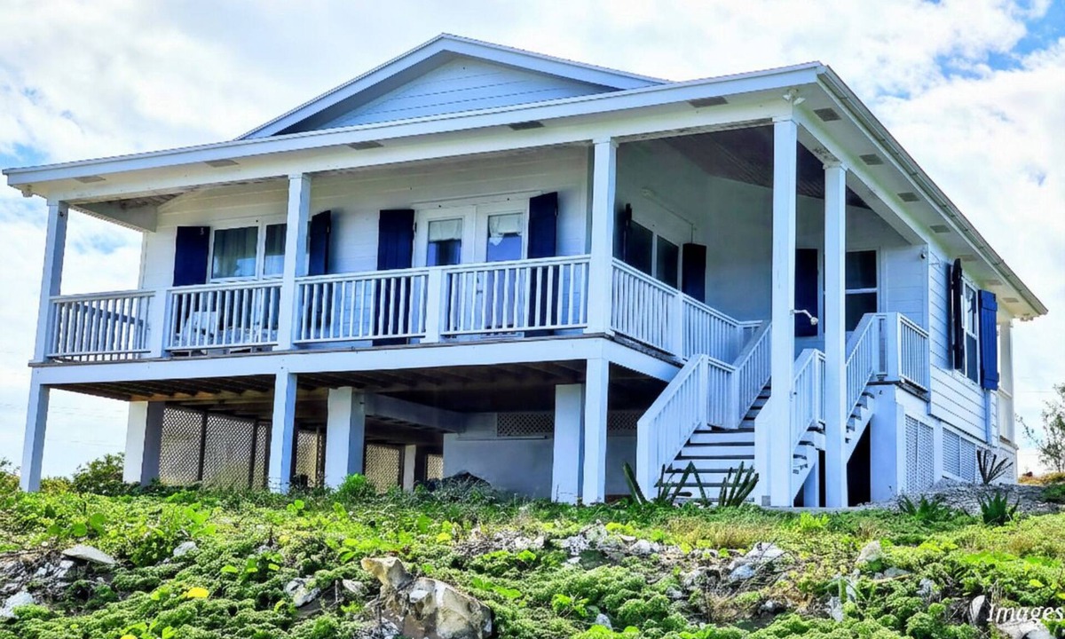 Rainbow Bay House | NEW! Charming 1-Bedroom 1-Bath with Stunning Ocean Views in Rainbow Bay