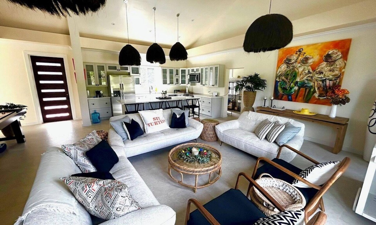 Nassau House | New cozy 2-bedroom house with Pool. Introductory Price.
