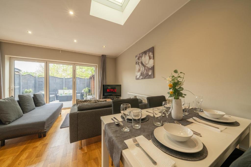Cricklewood Apartment | New! Lovely 2 Bed Serviced Apartment with free parking