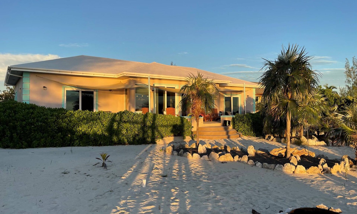 Morris Settlement House | New Private Pool, Private Beach and Flat, Private House, what else do you need?