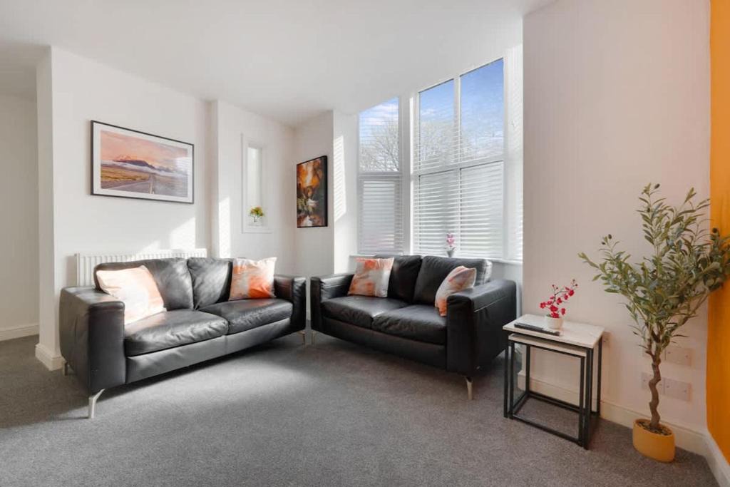 Thornaby On Tees Apartment | NEW! Stylish 5-Bed Apartment in Stockton-on-tees by Stay With Us, Perfect for Contractors & Large Groups, FREE Parking!