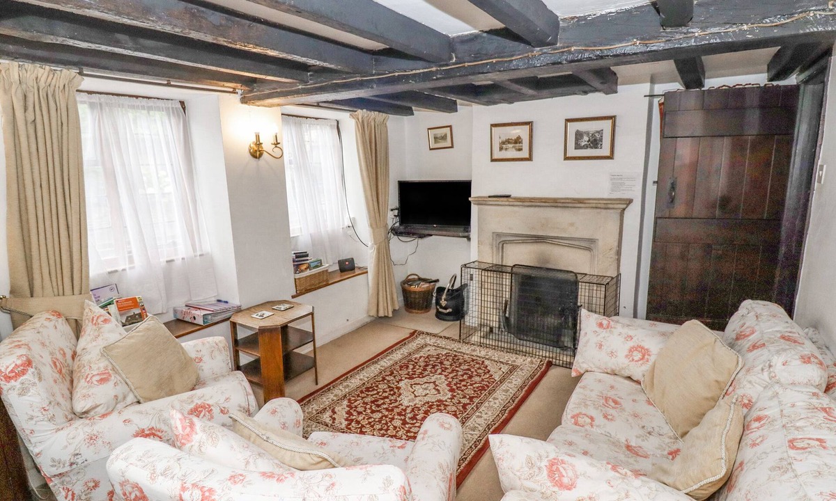 Bourton-on-the-Water Cottage | NEWBURY COTTAGE, pet friendly, with open fire in Bourton-On-The-Water