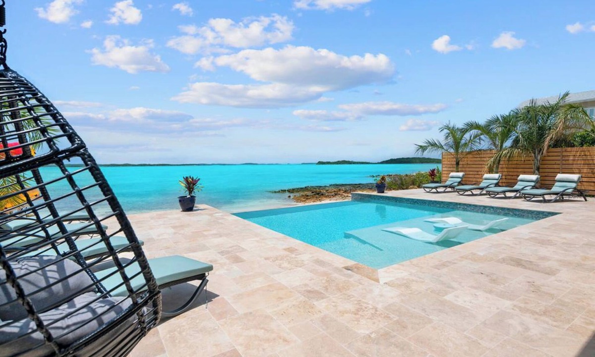 George Town Villa | Newly Built Luxury 5- bedroom Beachfront Villa with Infinity Heated Pool