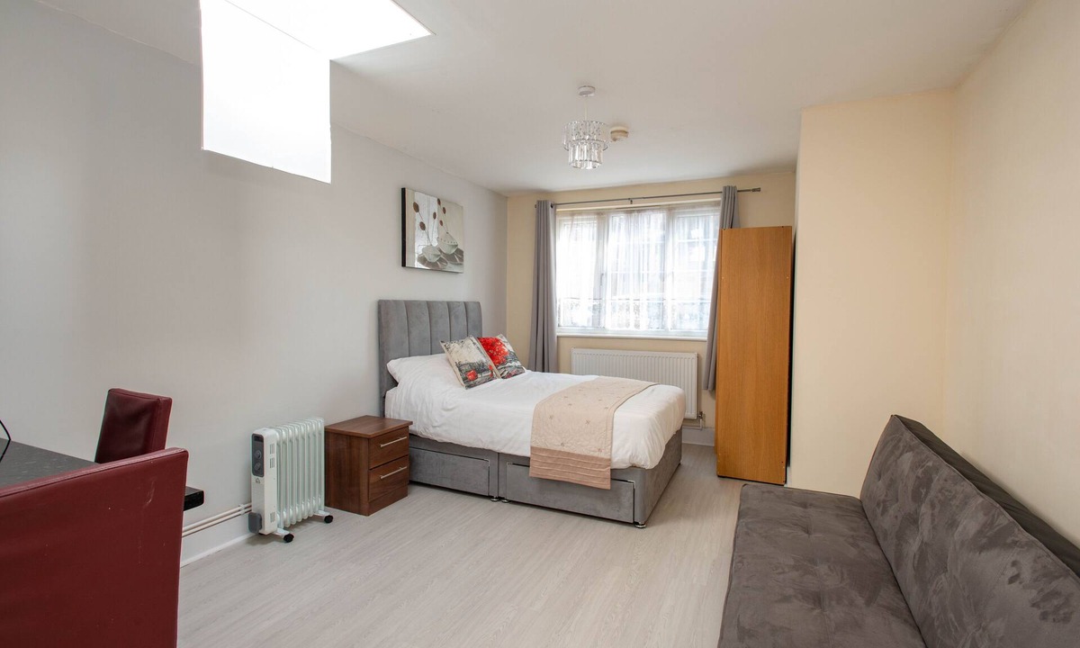 London Borough of Bromley Apartment | NEWLY REFURBISHED Studio, 20 mins to London Bridge