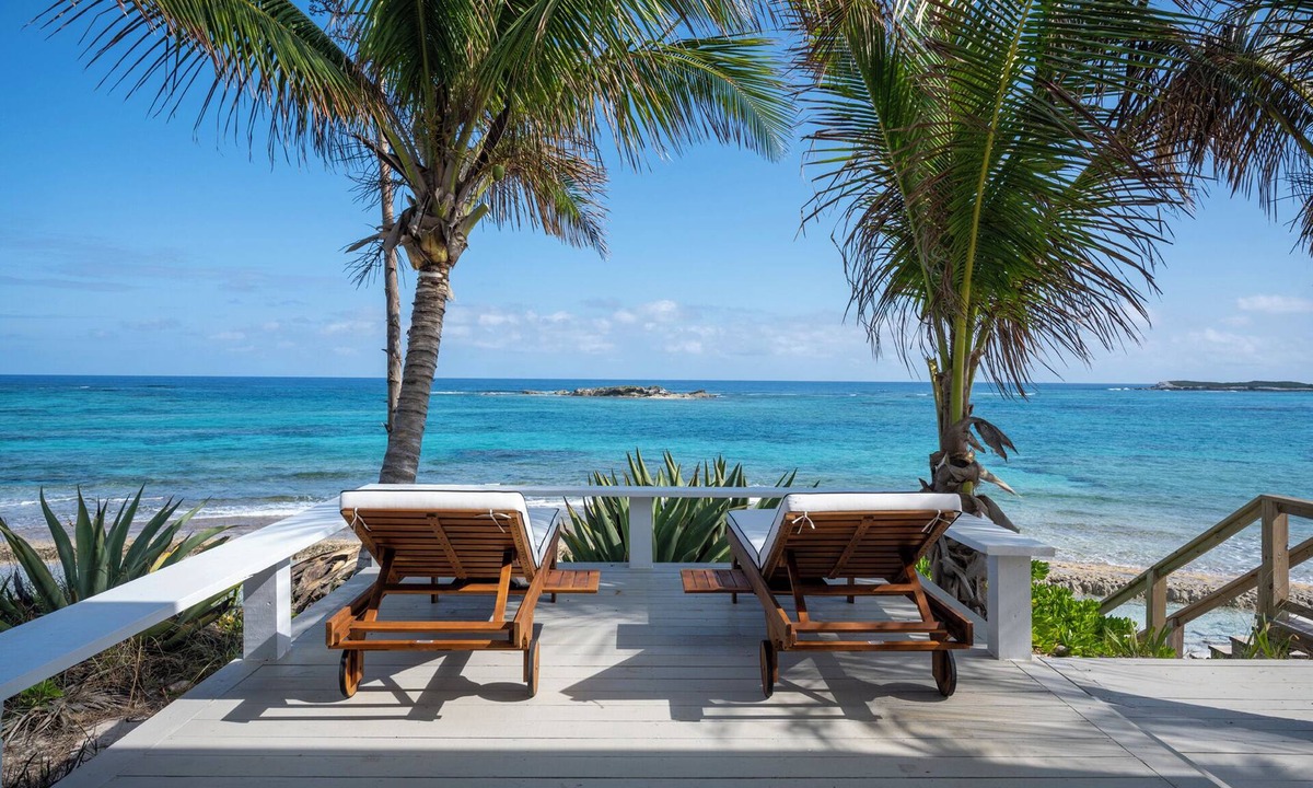 Double Bay House | Newly Remodeled Home on Pink-Sand Double Bay Beach, Spectacular Views