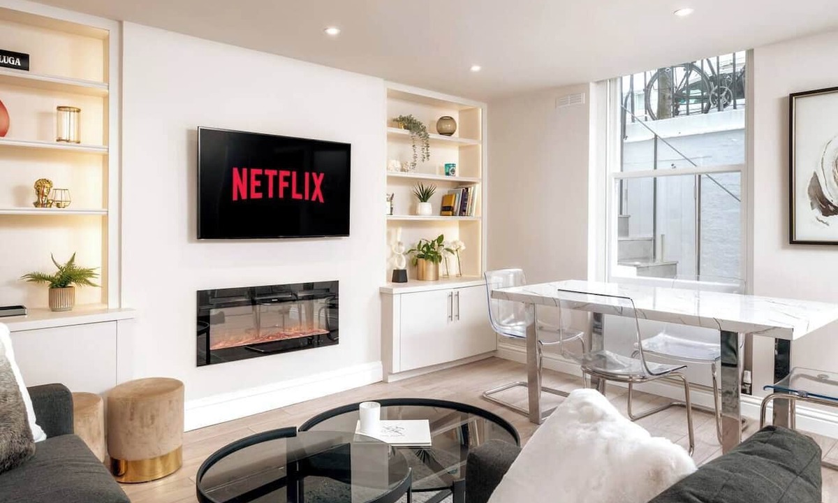 Redcliffe Apartment | Newly renovated 2-bedroom, 2-bathroom luxury apartment in Earl’s Court/Chelsea, just 8–14 minutes’ walk to the tube. Close to top museums, Royal Albert Hall, and local cafés, pubs, and restaurants — perfect for families, couples, or professionals.