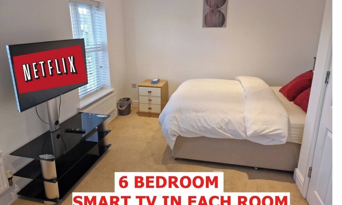 Bletchley House | NightRest Homes 6 Bedroom Short & Long Term Stay