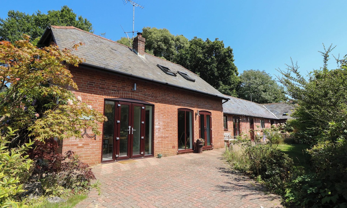 Sopley Cottage | NORTHERN BYRE, pet friendly, character holiday cottage in Sopley