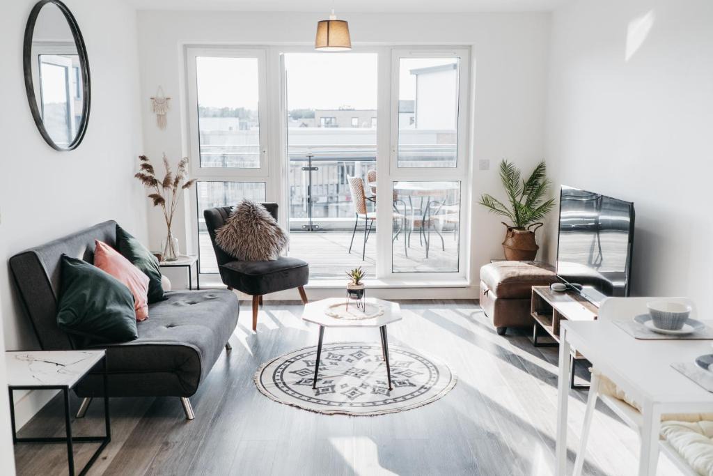 Milton Keynes Apartment | Oakgrove Apartment - 2 Bedroom with Terrance and private parking