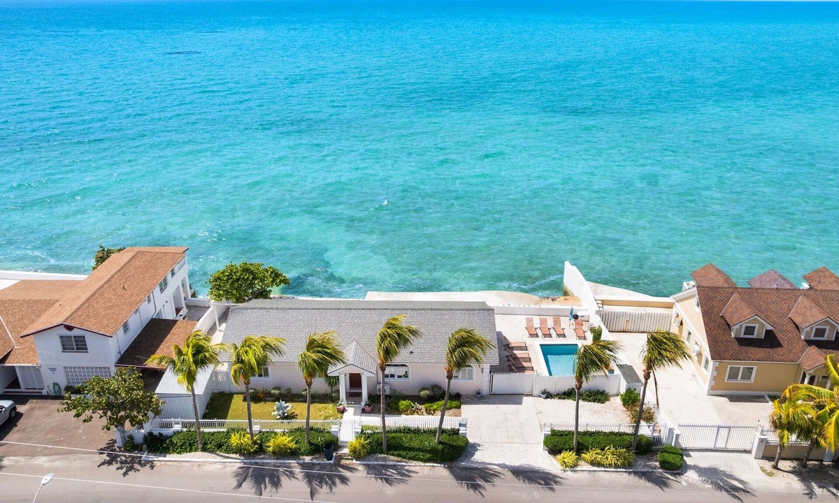 Nassau Villa | Ocean Paradise, 35 Steps into sea! Private Pool,Beach-10min Walk, Near Atlantis!