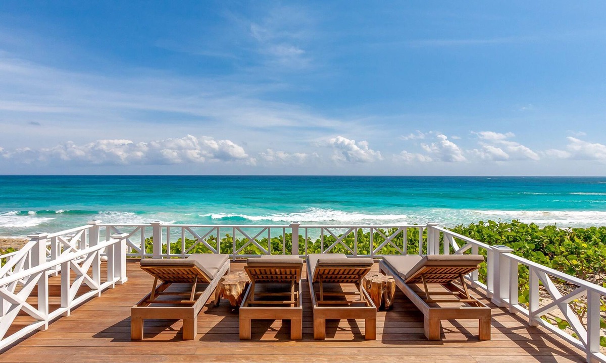Great Guana Cay House | Oceanfront Estate Putting Green, Pickleball Court, and Pool. Starlink