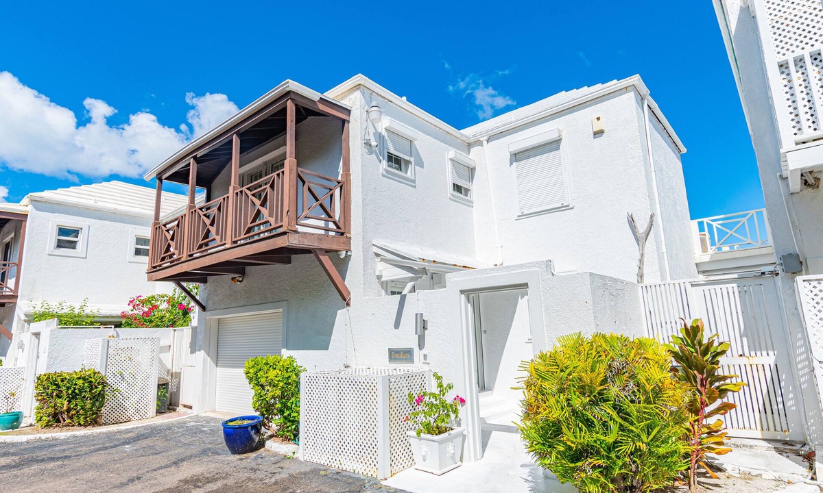 Nassau House | Oceanfront Home in Gated Community Cable Beach, Private Pool, 6 guests
