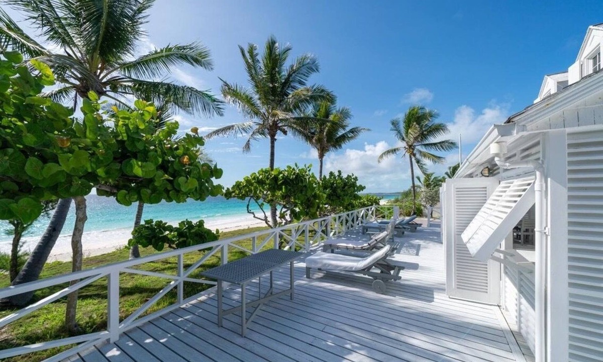 Dunmore Town House | Oceanfront on Harbour Island's famous pink beach with pool.