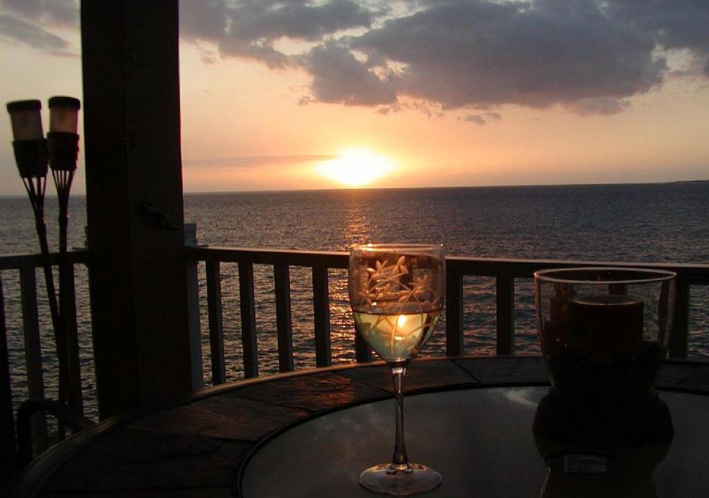 Kailua-Kona House | Oceanfront Paradise with private lanai overlooking Kailua Bay