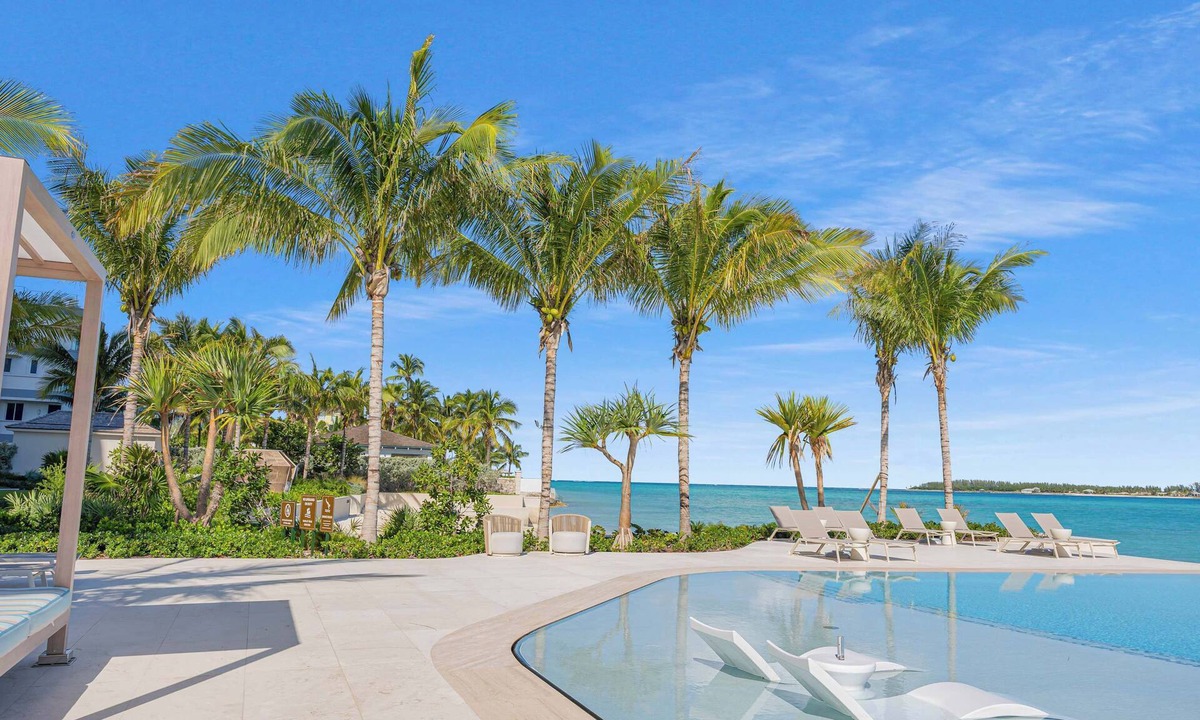 Nassau Apartment | Oceanfront Three-bedroom Condo with Infinity Pool