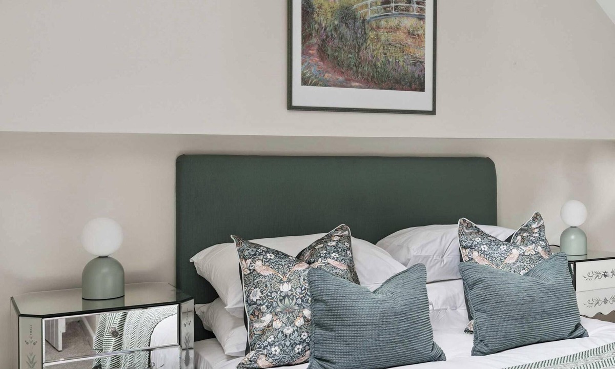 Henley-on-Thames Apartment | Old Bell Annexe - Cosy 1Bed Stay in Central Henley