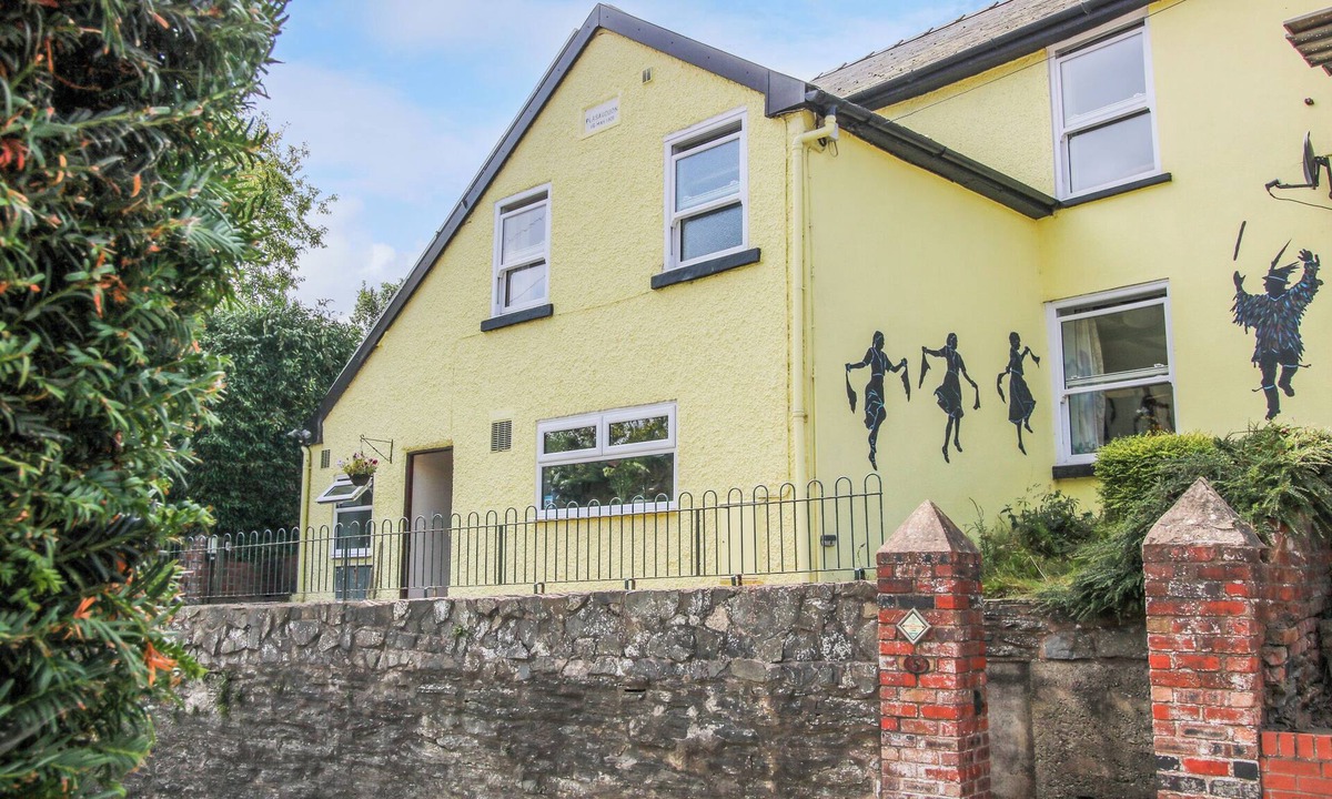 Bishops Castle Cottage | OLD BRICKLAYER'S ARMS, pet friendly in Bishop's Castle