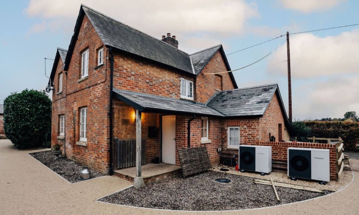 Cuddesdon House | Old Town Cottage, pet friendly, close to Oxford