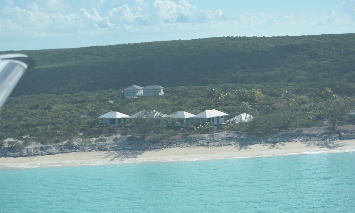 Great Exuma House | ON Tar Bay beach steps away private 4 acres 4 bedroom pool hot tub gym 3.5 baths