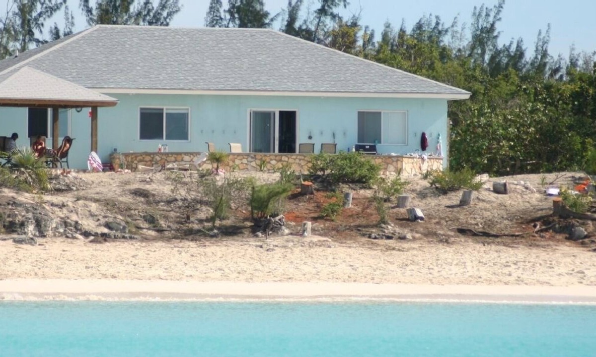 Bennett's Harbour House | ON THE BEACH, just steps to the water