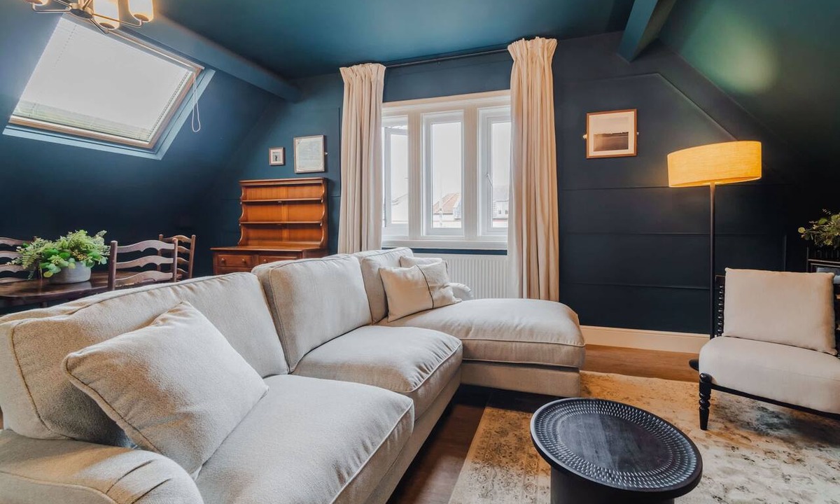 Hoylake Apartment | One Bed Luxury Hoylake Penthouse