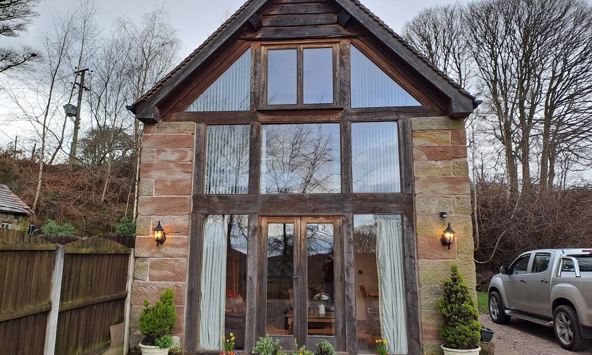 Checkley Cottage | ORCHARD COTTAGE, pet friendly, character holiday cottage in Cheadle