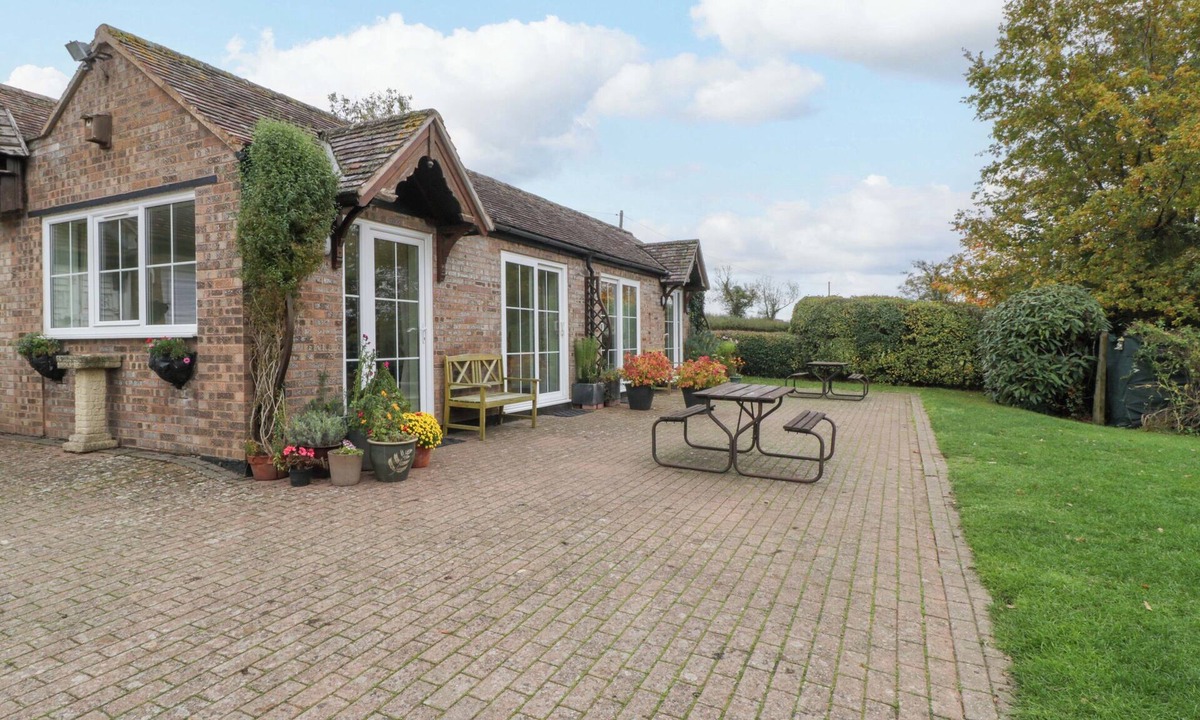 Gloucester Cottage | ORCHARD COTTAGE, with a garden in Gloucester