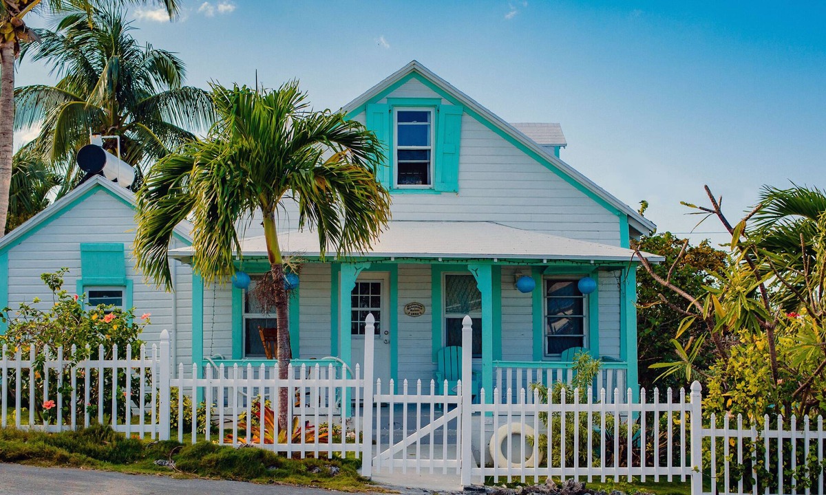 Spanish Wells Cottage | Palm Cottage: 3 Bedroom, 1.5 Bath Historic Cottage, 2 min walk from beach!