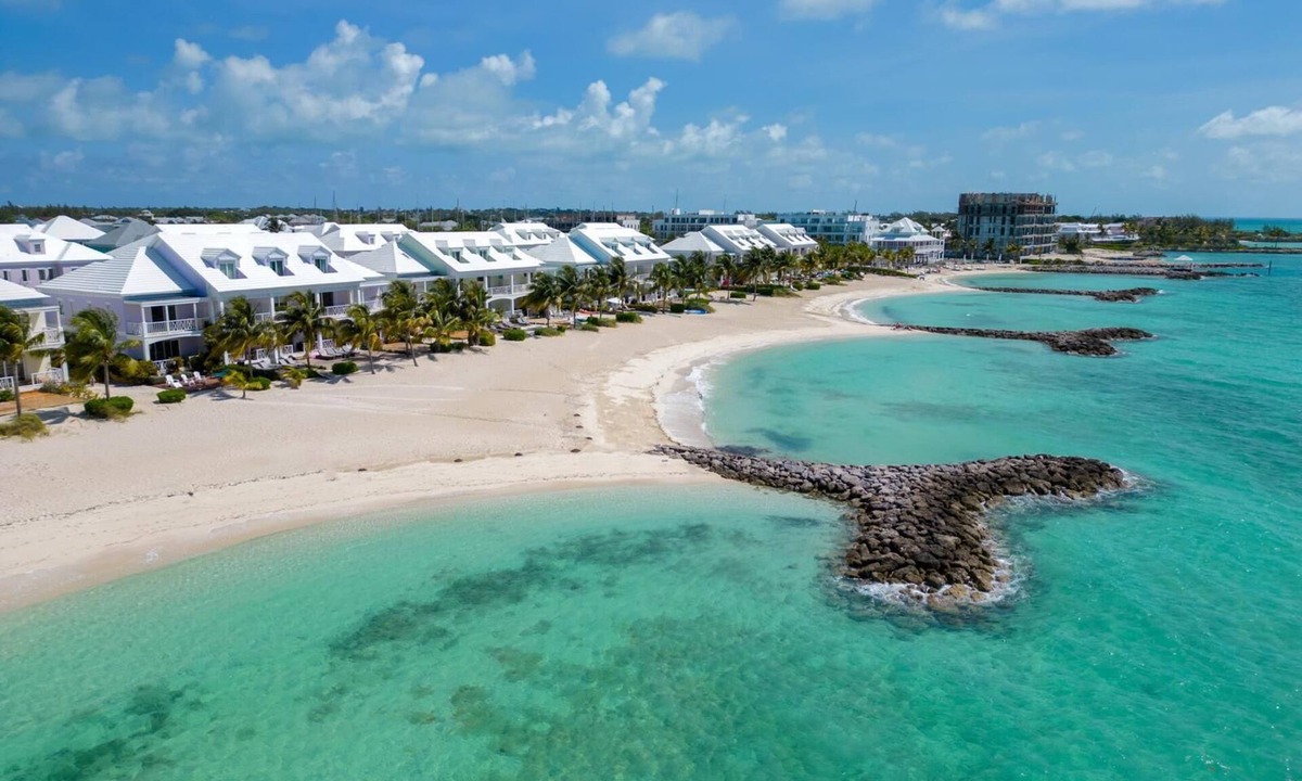 Nassau Villa | Paradise Palm Villa, A Luxury Villa across from the Beach in Palm Cay, Nassau