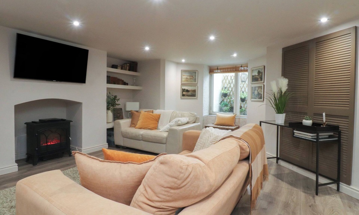 Lytham St. Anne's Cottage | PARAMOUNT APARTMENTS, pet friendly in Lytham St. Annes