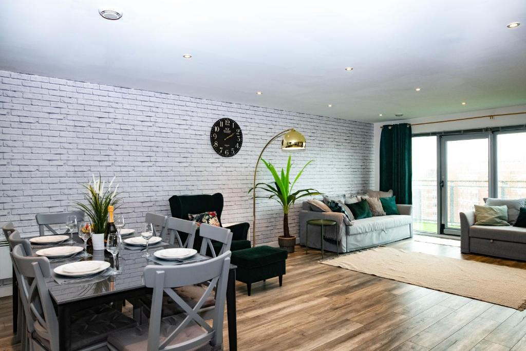 Swindon Apartment | Paramount Views