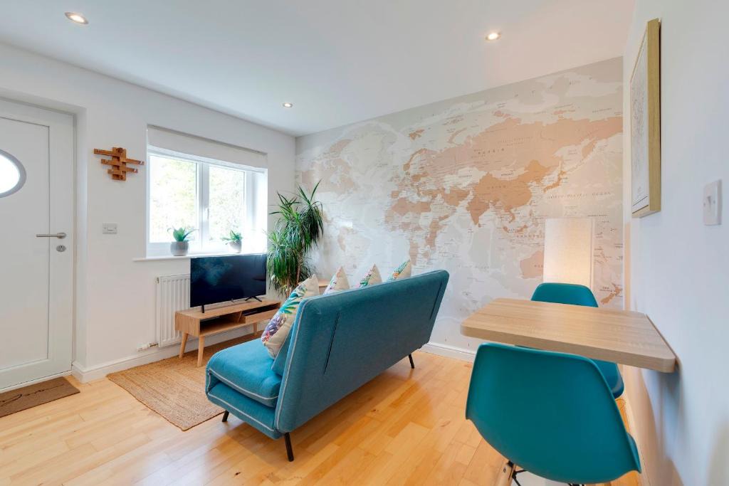 Trumpington House | Pass the Keys Modern & Spacious 1 Bed Terrace with Free Parking