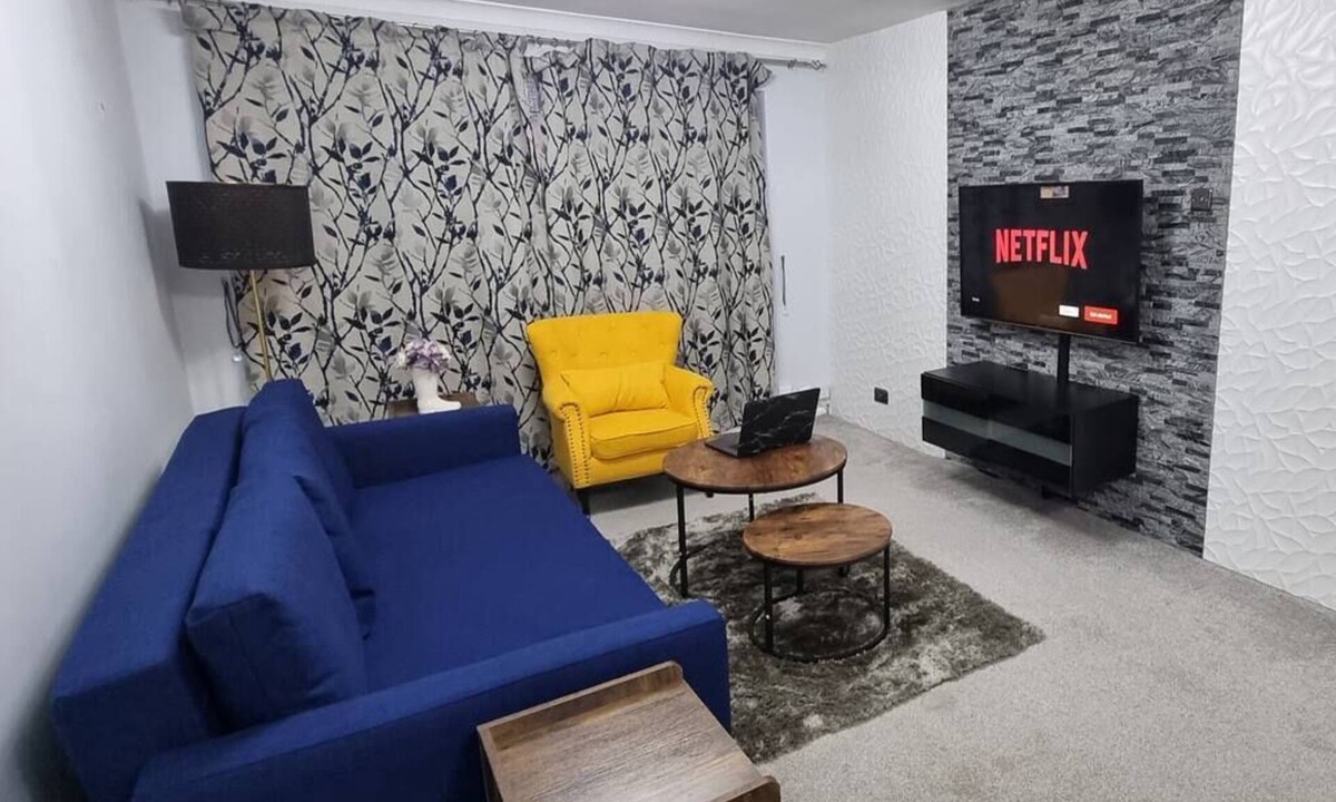 Luton House | Pastures Way House - Lovely and Spacious 4 Bed House near L & D Hospital