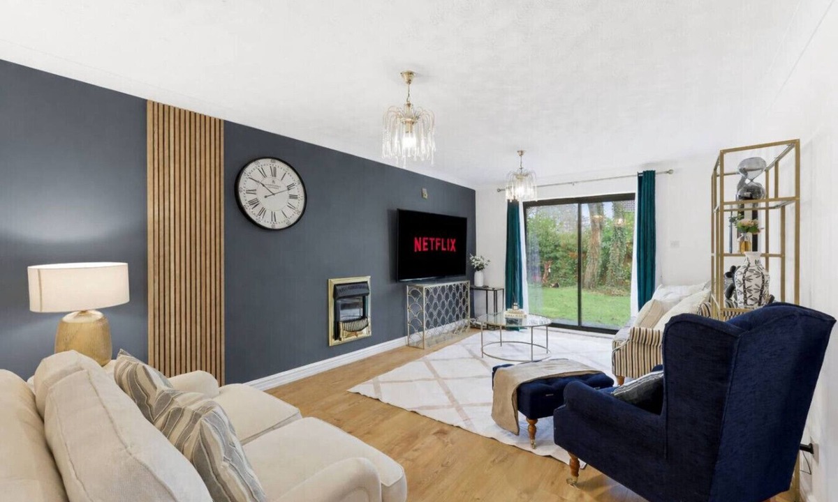 Knowle Sands House | Paxton House 5 Bedroom 3.5 Bath Detached Driveway Parking Sky TV Fast WiFi Yoko Property
