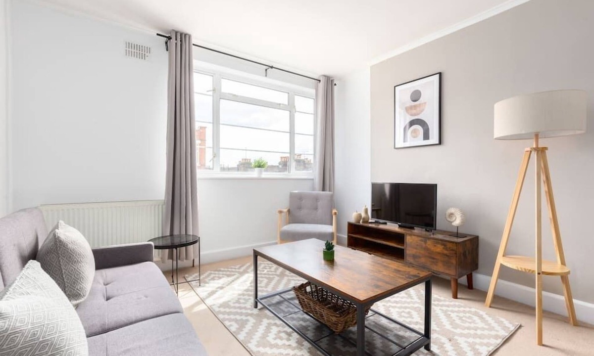 Ravenscourt Park Apartment | Peaceful 2 Bed Flat in Chiswick