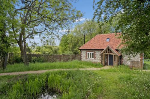 Stokenchurch House | Peaceful Farm Stay Escape in Buckinghamshire - Pass the Keys