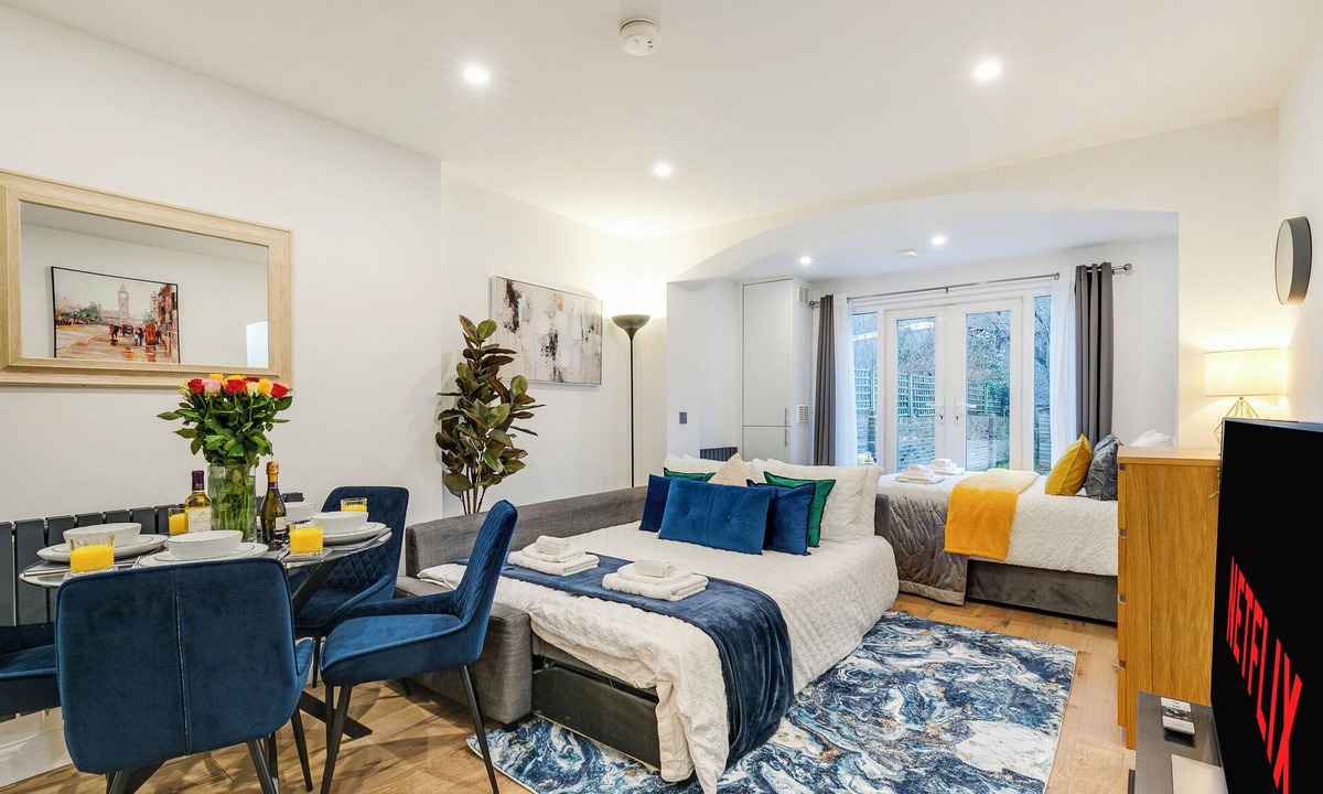 Belsize Apartment | Perfect Large Studio bedroom apartment in tranquil London neighbourhood