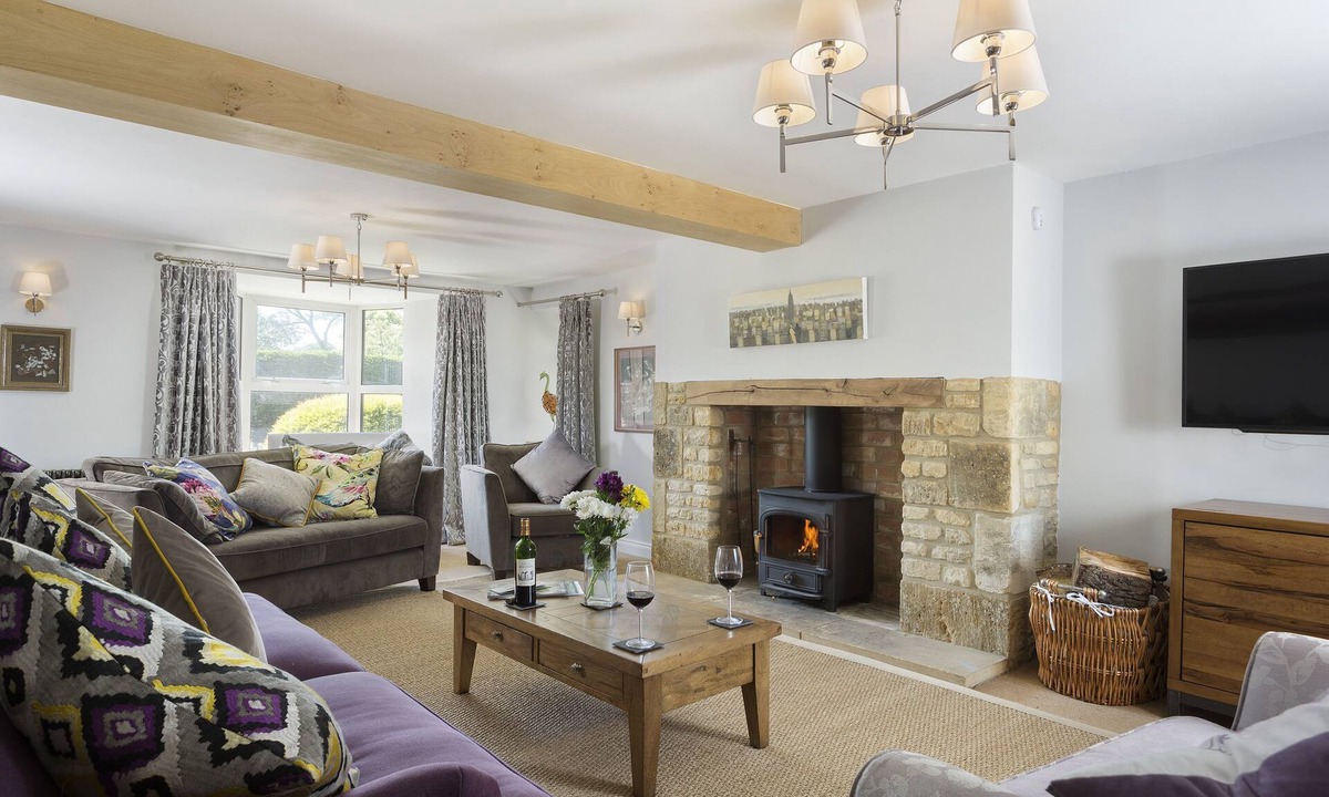 Bourton-on-the-Water House | Perfectly located within the heart of this beautiful Cotswold village of Bourton-on-the-Water